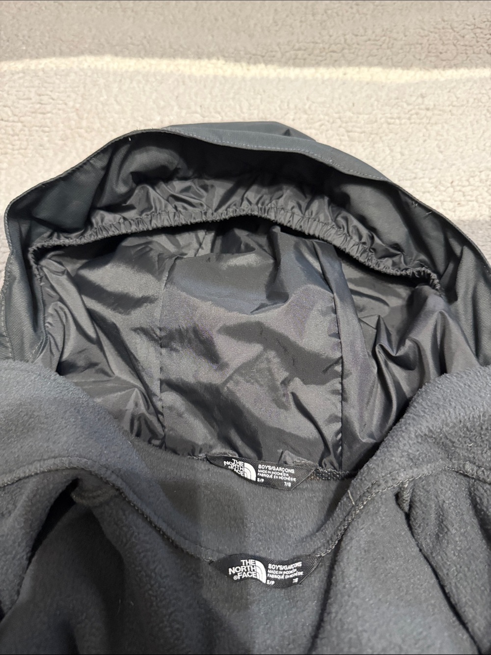 Boys The North Face Hooded 2 layer Rain Jacket - Picture 8 of 8